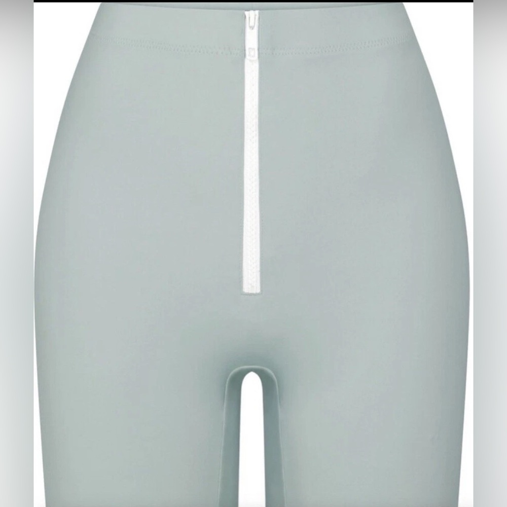 Skims Sporty zipper swim shorts xs